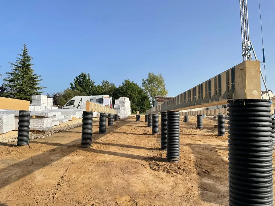Fondations sur pieux d'une construction ossature bois