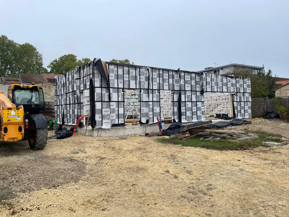 Salle de yoga de 120 m² en ossature bois, murs montés sous pare-pluie, à Bergerac