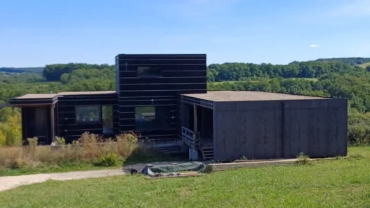 Maison en ossature bois en cours de pose de bardage Viroc à Bergerac