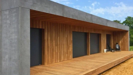 Terrasse d'une maison à ossature bois dans le Gers
