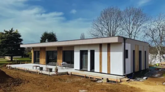 Maison passive bardages Equitone taupe et blanc à Bergerac